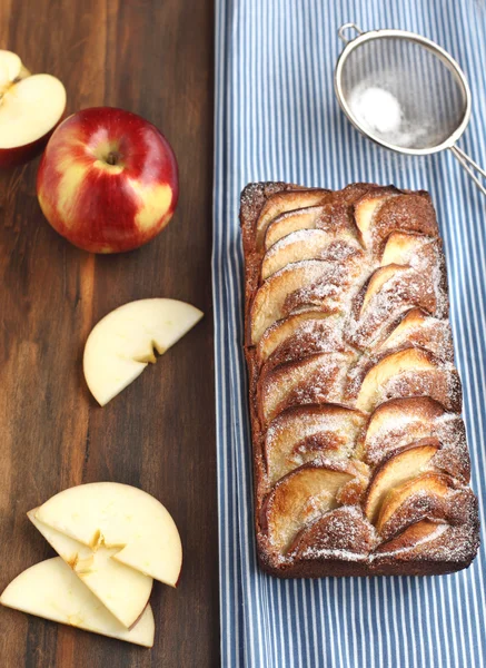 Κέικ μήλο-ολοκληρωμένο καρβέλι — Φωτογραφία Αρχείου