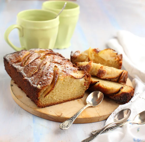 Apple-topped loaf cake — Stock Photo, Image