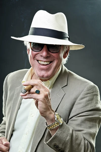 Senior gangster man smoking cigar wearing light suit and hat with vintage sunglasses. — Stock Photo, Image