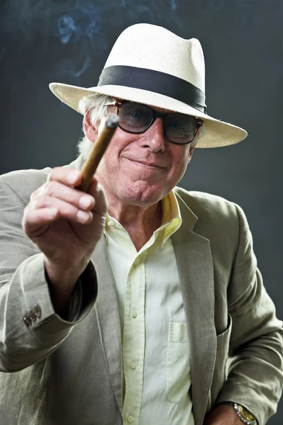 Senior gangster man with pointing cigar wearing suit hat and vintage sunglasses. — Stock Photo, Image