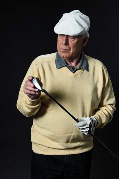 年長のゴルフの男性のスタジオ ポートレート. — ストック写真