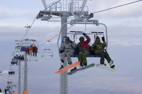 Bansko, snowboarders at lift, Balkans, Bulgaria — Stock Photo, Image