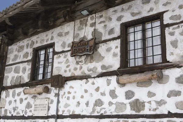 Bansko, Bulgária, régi építészet, Kelet-Európában híres síparadicsom — Stock Fotó