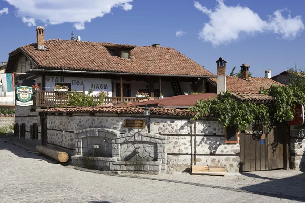Bansko, famosa estación de esquí en Bulgaria, arquitectura antigua, Balcanes —  Fotos de Stock