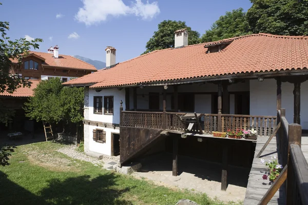 Bansko, famosa località sciistica, vecchia architettura bulgara, Balcani — Foto Stock
