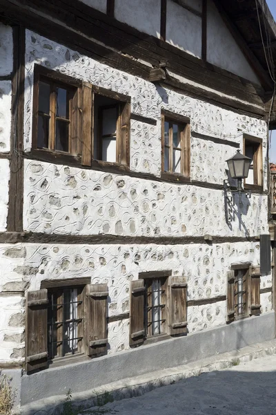 Bansko, berühmtes Skigebiet in Bulgarien, bekannt für seine alte traditionelle Architektur — Stockfoto