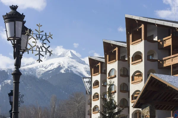 Bansko architektura současných kempinski hotel, pirin horské Balkán Bulharsko — Stock fotografie