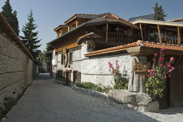 Bansko, famosa estación de esquí en Bulgaria, conocida por su antigua arquitectura tradicional —  Fotos de Stock