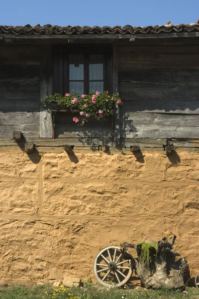 Detail aus einem alten Holzhaus — Stockfoto