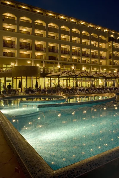 Pool in front of hotel at evening — Stock Photo, Image