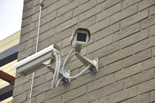 Видеокамеры безопасности — стоковое фото