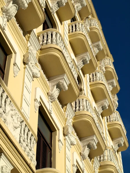 Yellow Cuban Building — Stock Photo, Image