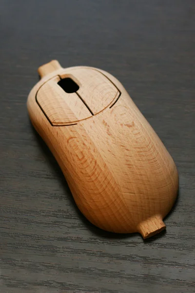 O rato de computador de madeira — Fotografia de Stock
