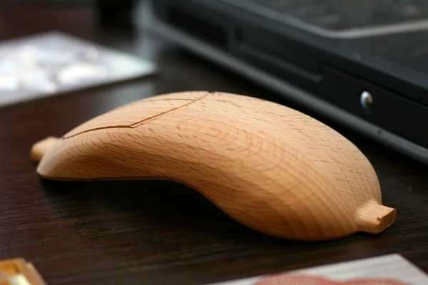 The wooden computer mouse — Stock Photo, Image