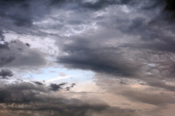 Karanlık thunderclouds — Stok fotoğraf