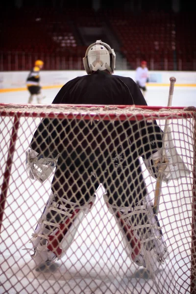Portero de hockey en equipo negro genérico — Foto de Stock