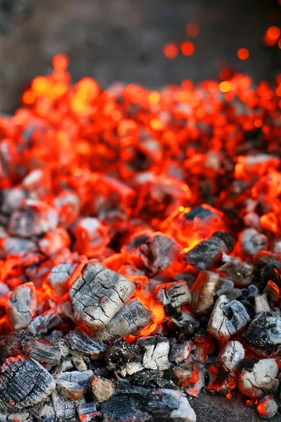 Вугілля деревне згоряння — стокове фото