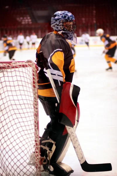 Portero de hockey en equipo negro genérico — Foto de Stock