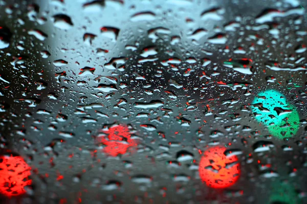 Regen tropfte auf Glas — Stockfoto