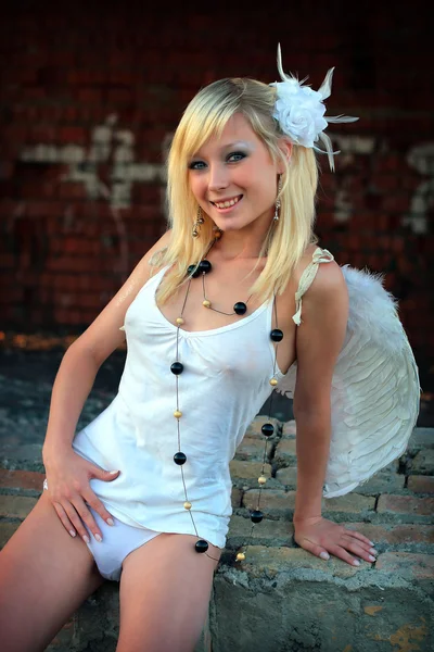 Sexy dívka s křídly — Stock fotografie