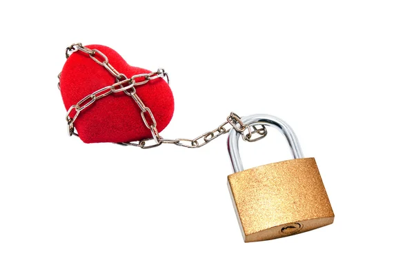 Coeur attaché avec chaîne au cadenas . — Photo