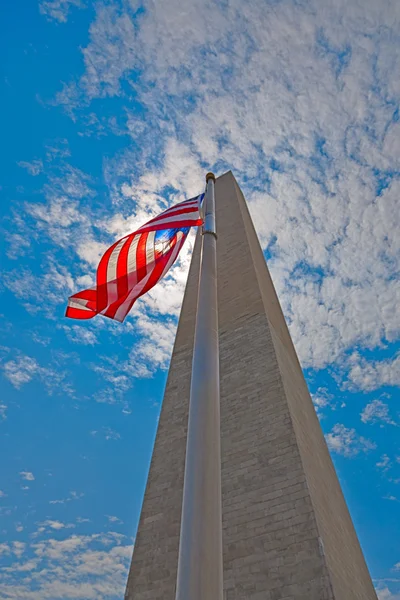 Obelisk and EEUU flag against the light — Stock Photo, Image