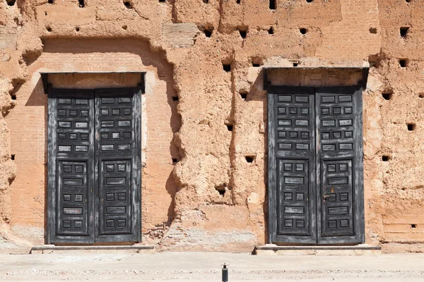 Czarny drzwi pałacu badi, Marrakesz — Zdjęcie stockowe
