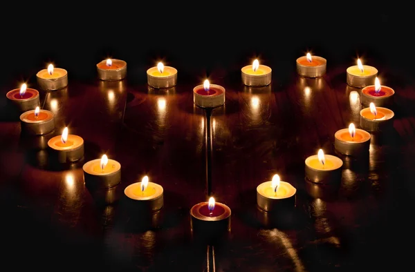 Ein Herz aus Kerzen — Stockfoto