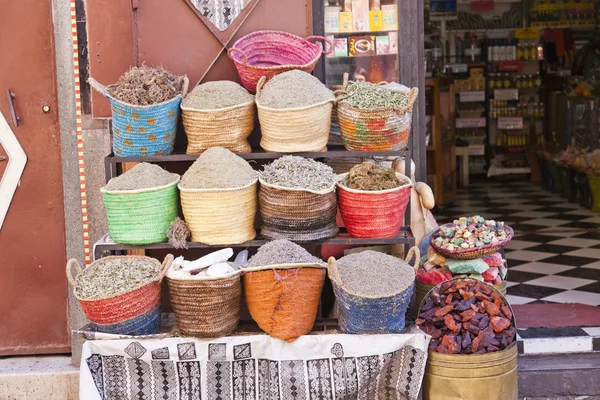 Kryddor i souk Marrakech, Marocko Stockbild