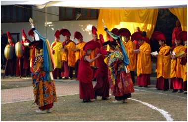 Himalayalar yüzler Lo-sar (lama dans)