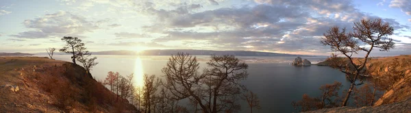 贝加尔湖自然 (全景) — 图库照片