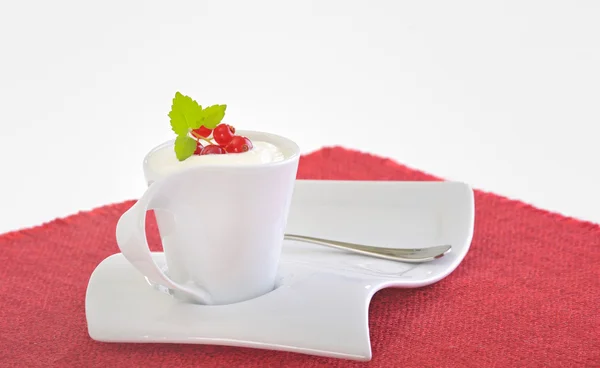 Yogurt with berries — Stock Photo, Image