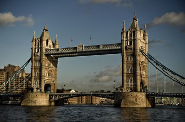 Londra 'daki kule köprüsü