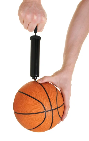 Oppompen van basketbal — Stockfoto
