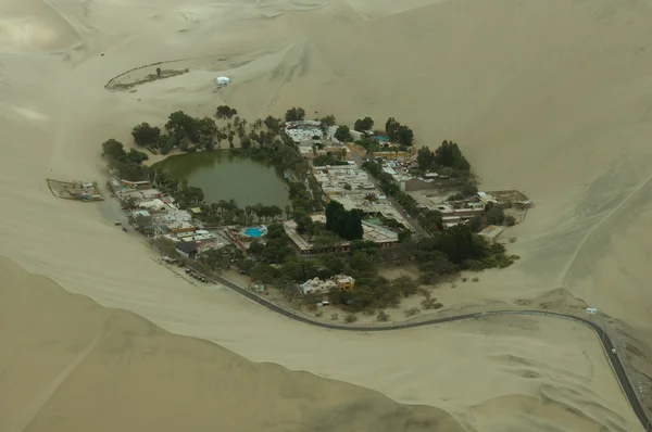 Oasis en el desierto de Nazca Imágenes de stock libres de derechos