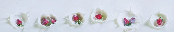 Bulking strawberries and milk — Stock Photo, Image