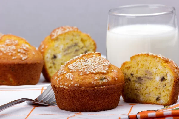 mantar, Mısır unu kekler peynir ve susam