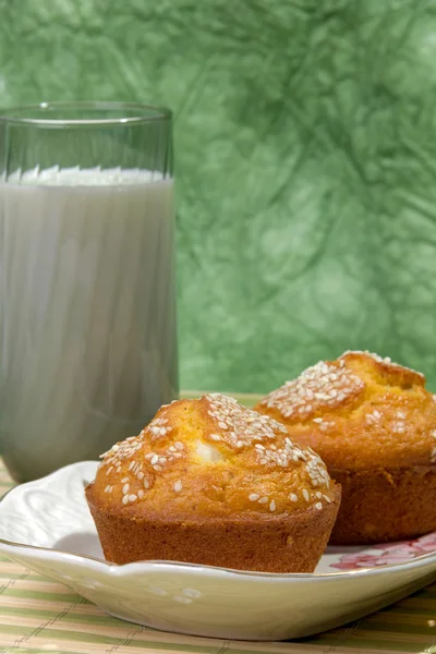 yeşil arka planlı muffins