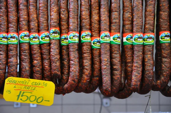 Sausages in the market, Budapest — Stock Photo, Image
