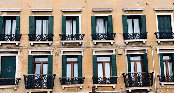 베네치아 창 — 스톡 사진