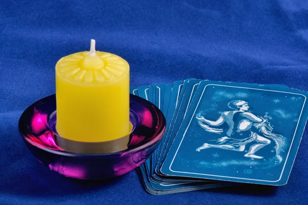 Tarot i świeca — Zdjęcie stockowe