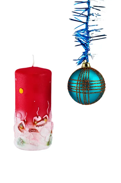 Decorazione natalizia con palla e candela — Foto Stock