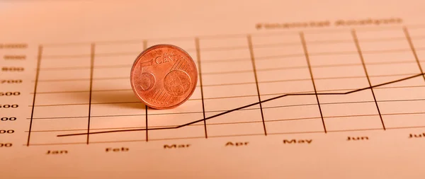 Coin On Graph — Stock Photo, Image