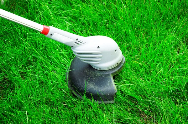 草を刈る — ストック写真
