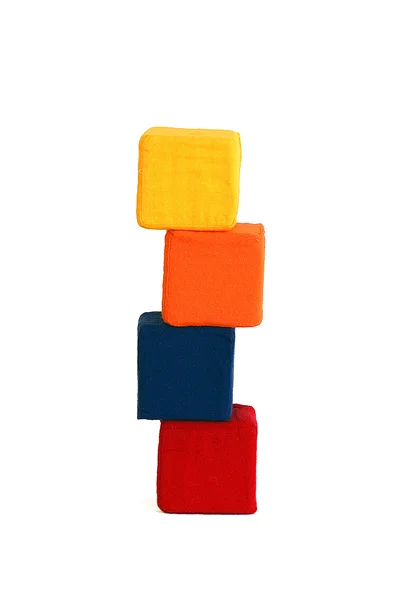 垂直的四个彩色的立方体 — 图库照片