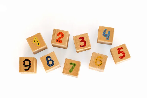 Cubes en bois avec chiffres pour enfants — Photo