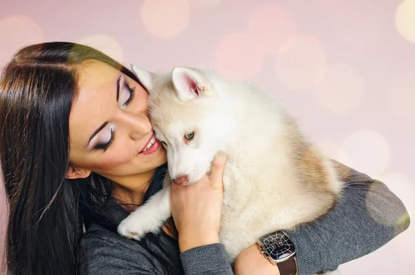Woman and puppy — Stock Photo, Image