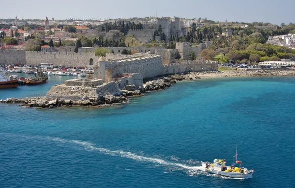 Rodos Adası'nın port denizden gördüm