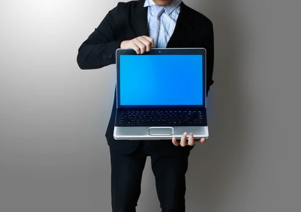 Hålla laptop — Stockfoto