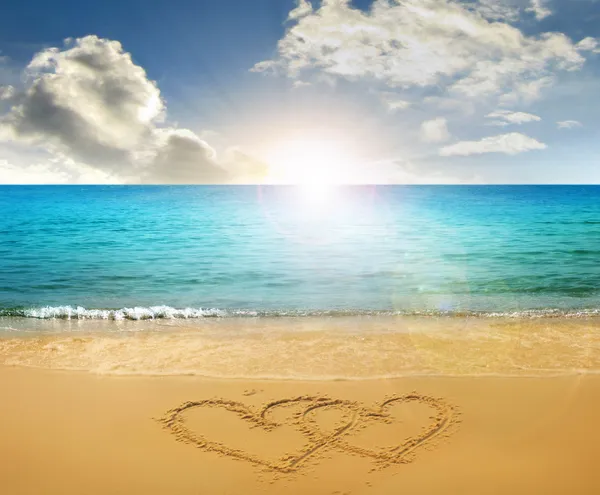 Drawn hearts in beach — Stock Photo, Image